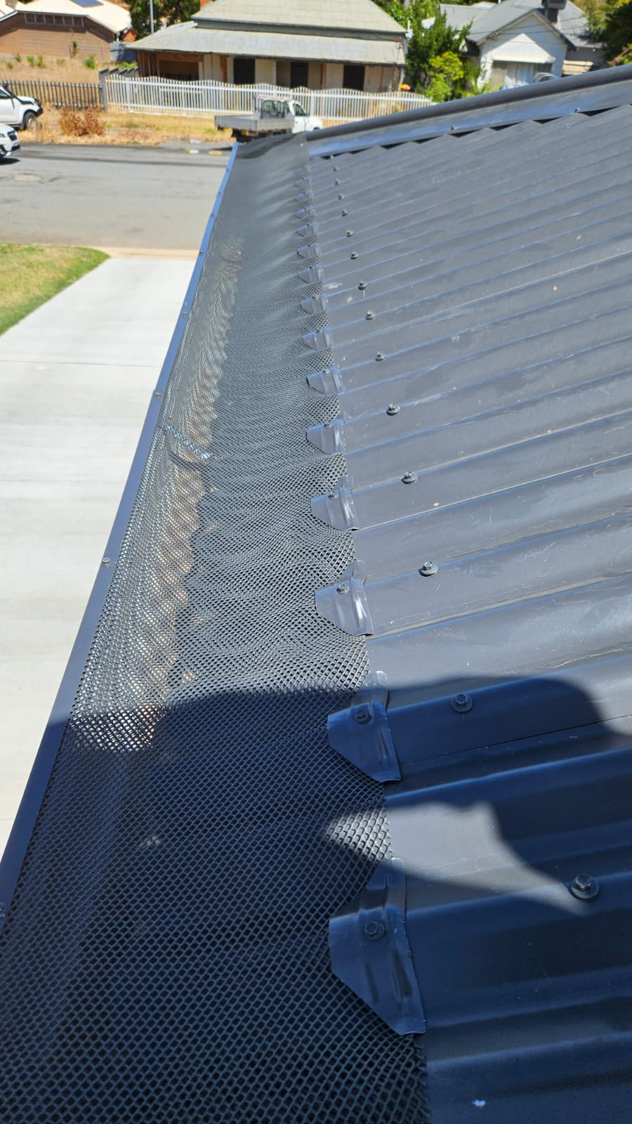 Gutter guard metal mesh ridge seal